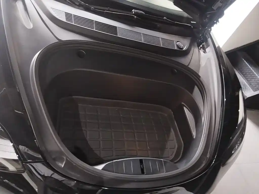 Tesla Model 3 — миниатюра 20