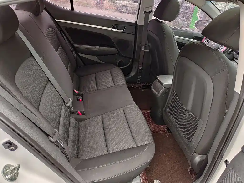 Hyundai Elantra — миниатюра 11