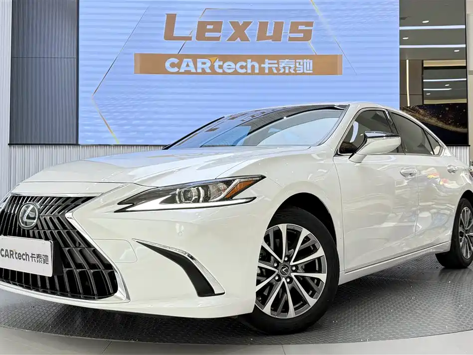 Lexus ES 2022