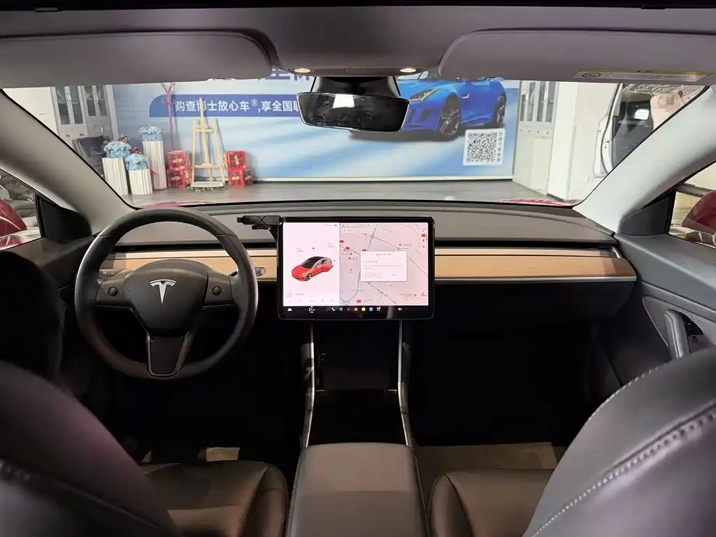 Tesla Model 3 — миниатюра 5