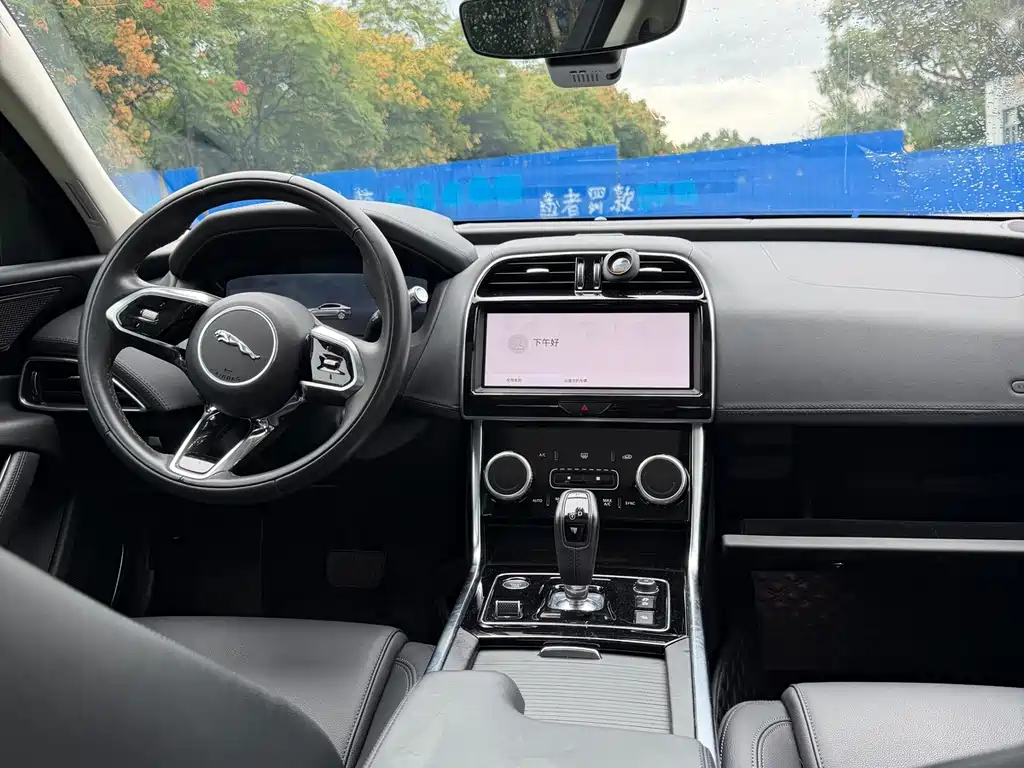 Jaguar XEL — миниатюра 9