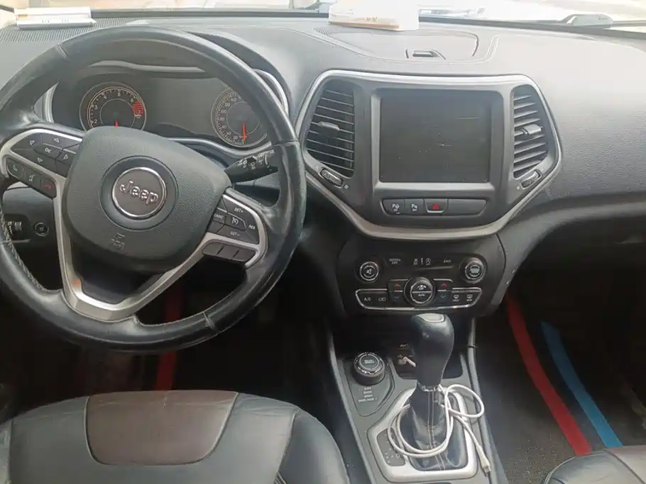Jeep Cherokee — миниатюра 12