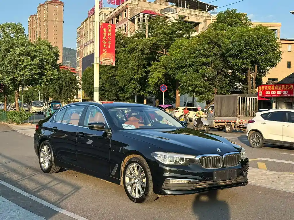 BMW 5 Series — миниатюра 3