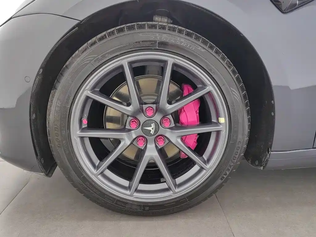 Tesla Model 3 — миниатюра 17