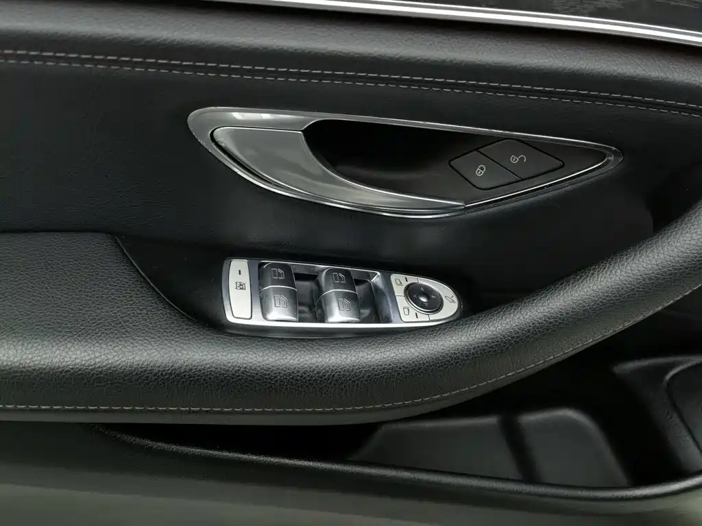 Mercedes-Benz E-Class — миниатюра 9