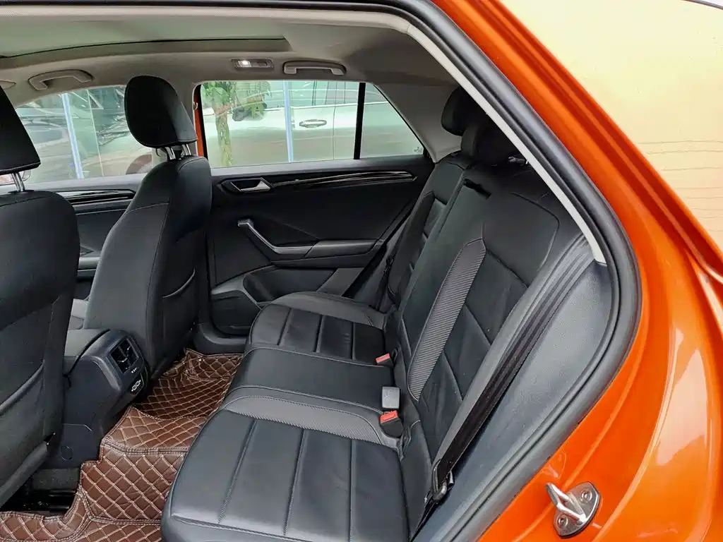 Volkswagen T-Roc — миниатюра 8