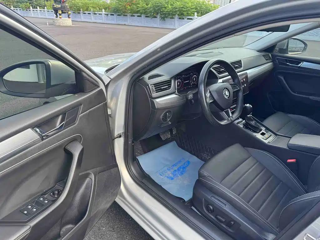 Skoda Superb — миниатюра 7