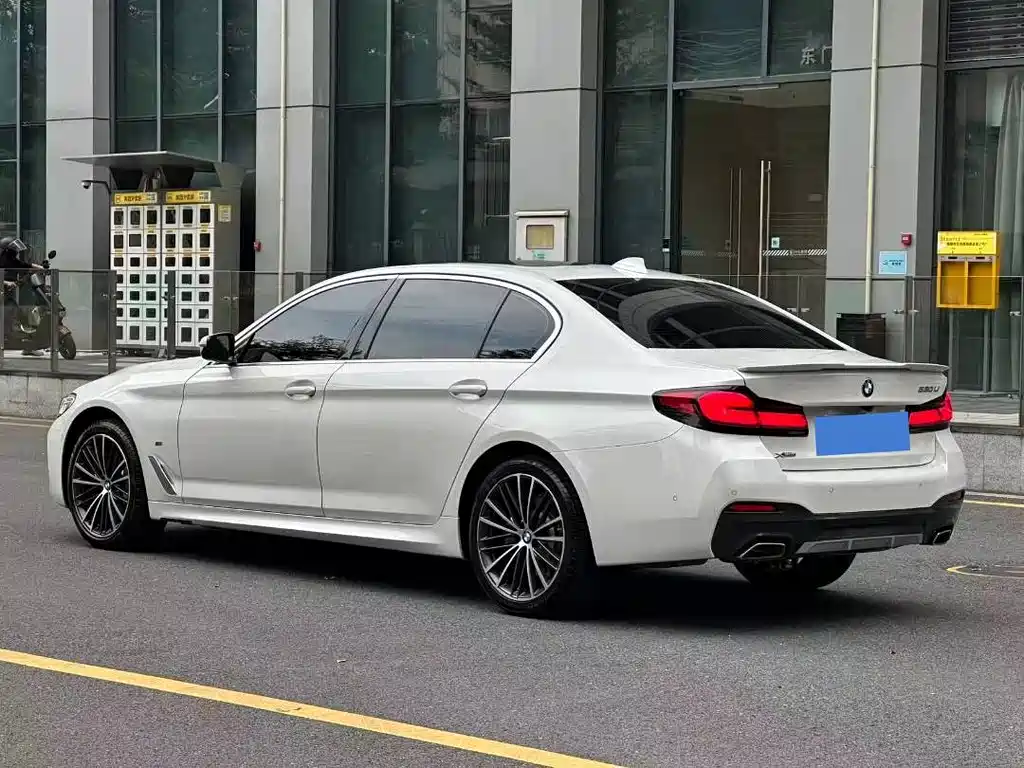 BMW 5 Series — миниатюра 3