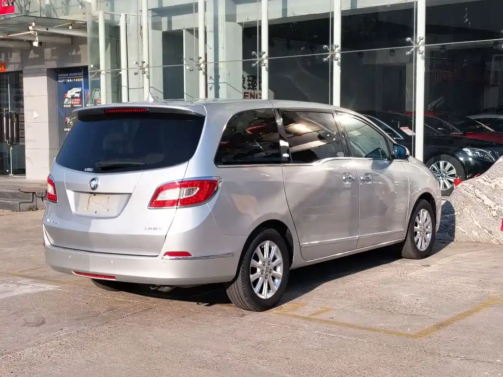 Buick GL8 — миниатюра 12