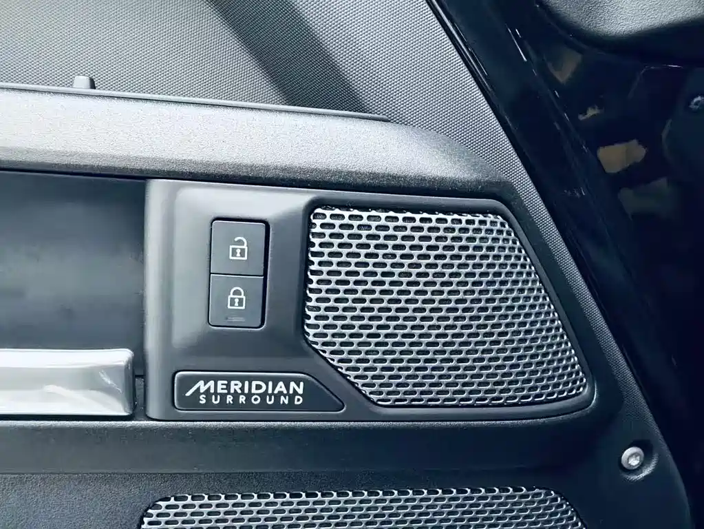 Land Rover Defender — миниатюра 6