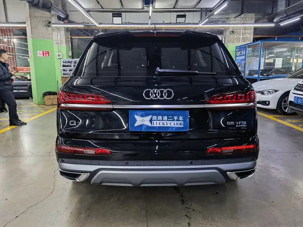 Audi Q7 2023 55 TFSI quattro S line Sport