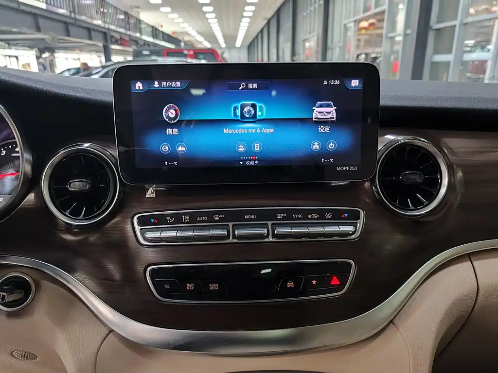 MERCEDES-BENZ V CLASS