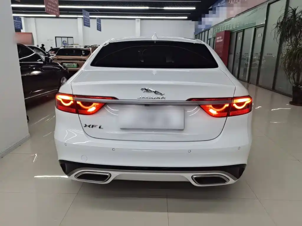 Jaguar XFL — миниатюра 6