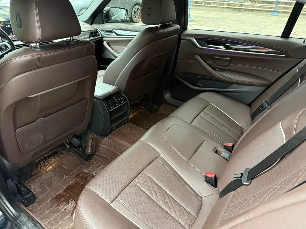 BMW 5 Series — миниатюра 6