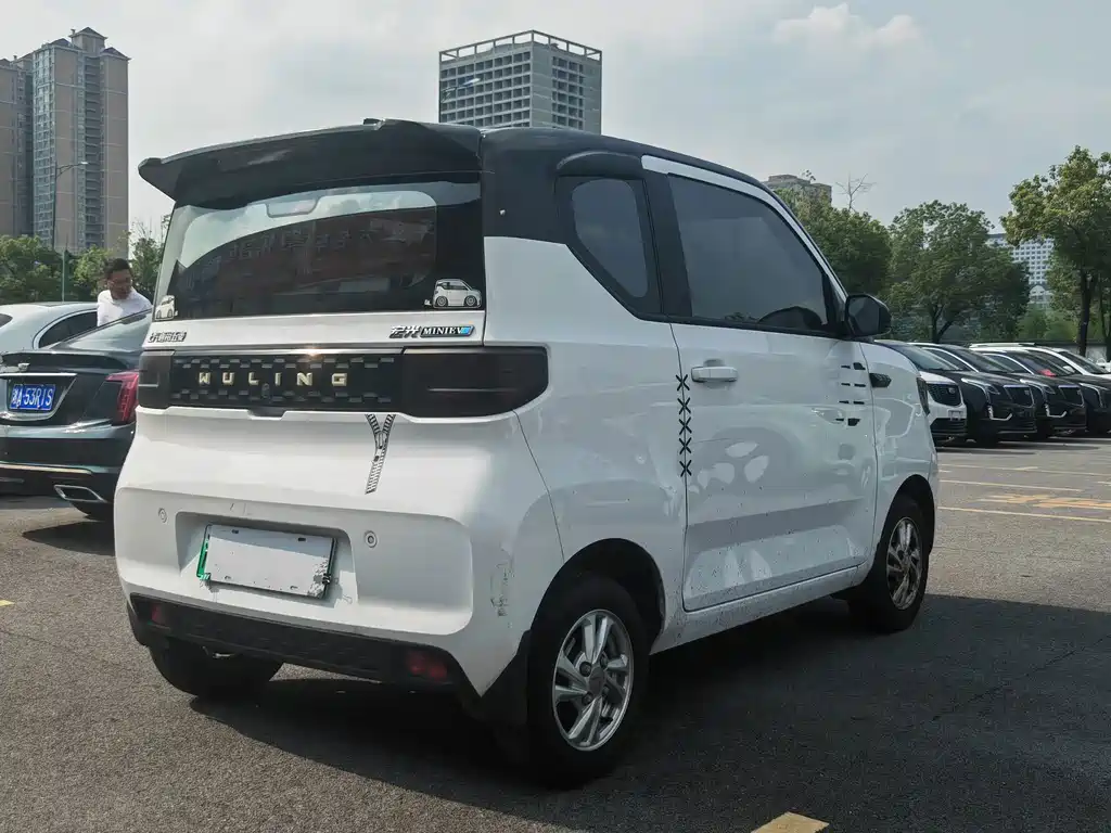 Wuling MINIEV — миниатюра 9