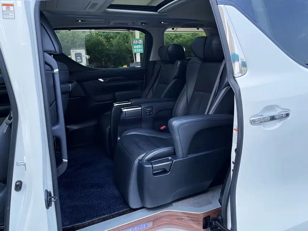 Toyota Vellfire — миниатюра 9
