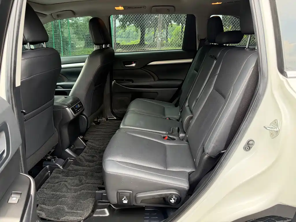 Toyota Highlander — миниатюра 12