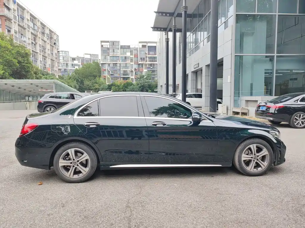 Mercedes-Benz C-Class — миниатюра 6