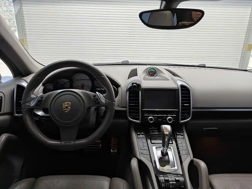 Porsche Cayenne — миниатюра 12