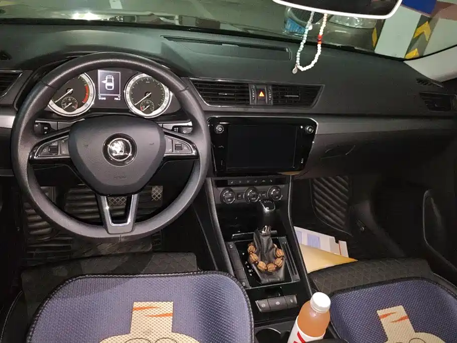 Skoda Superb — миниатюра 12