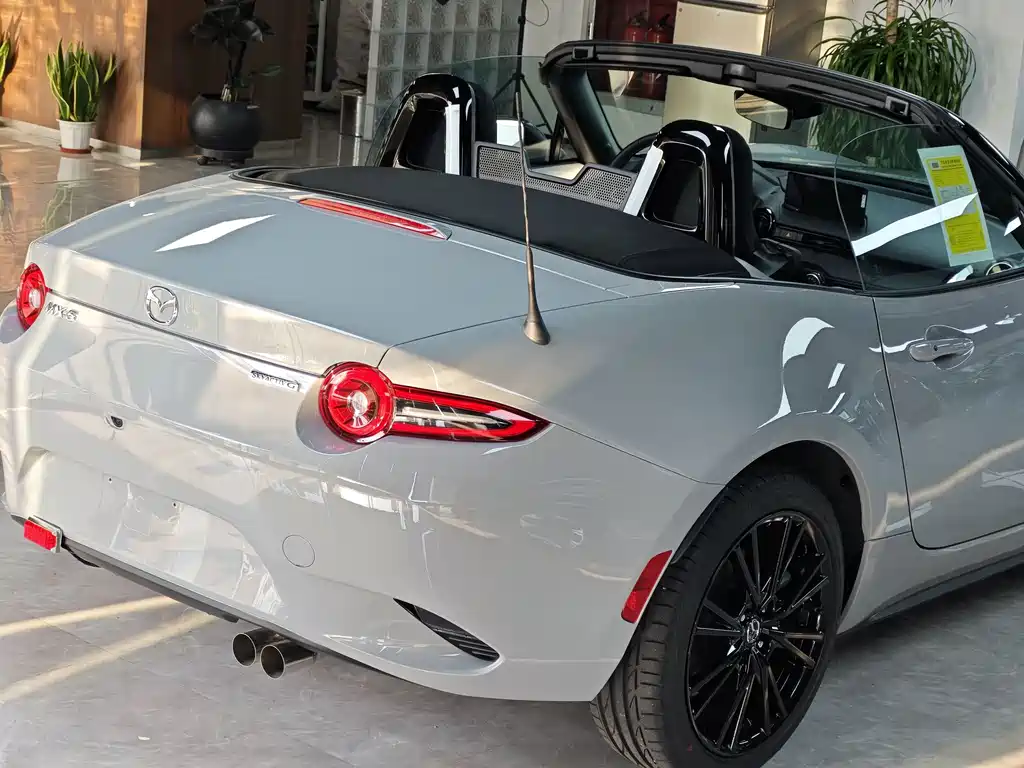 Mazda MX-5 — миниатюра 6