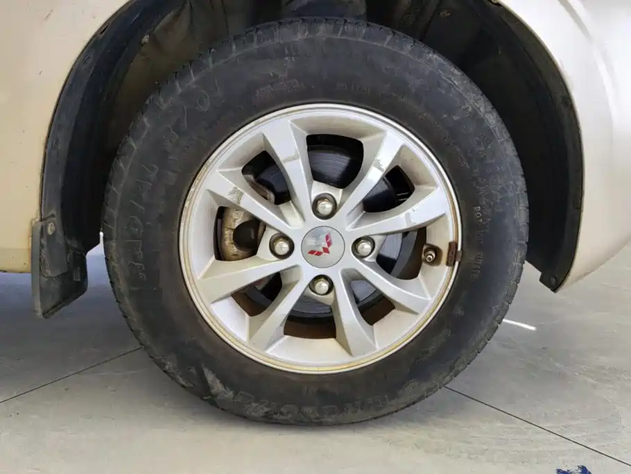 Wuling Hongguang V — миниатюра 6