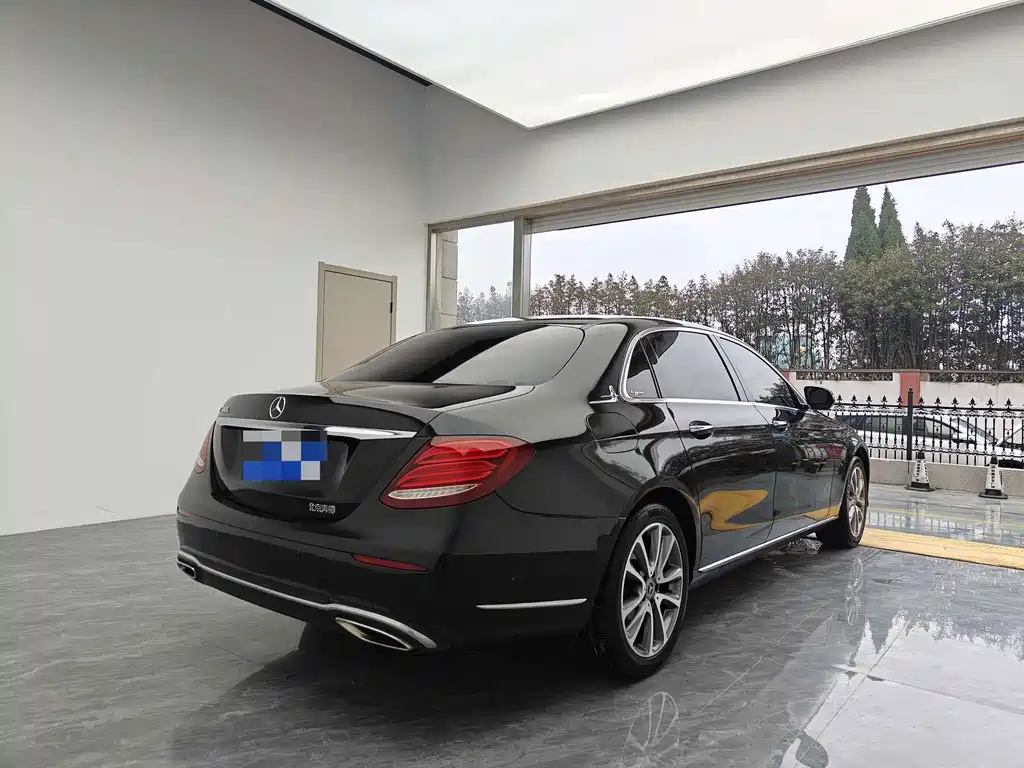 Mercedes-Benz E-Class — миниатюра 4
