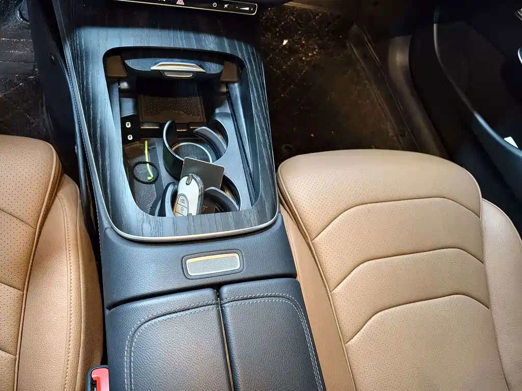 Mercedes-Benz E-Class — миниатюра 7