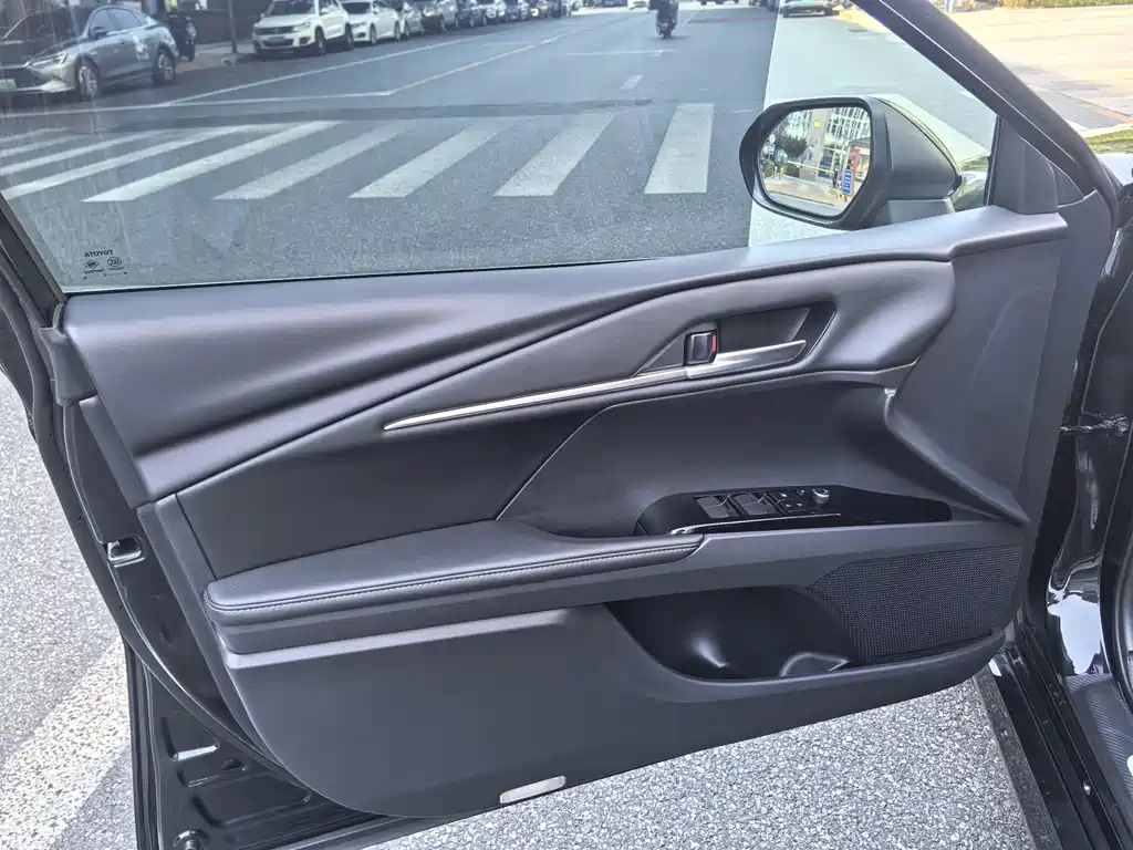 Toyota Camry — миниатюра 21