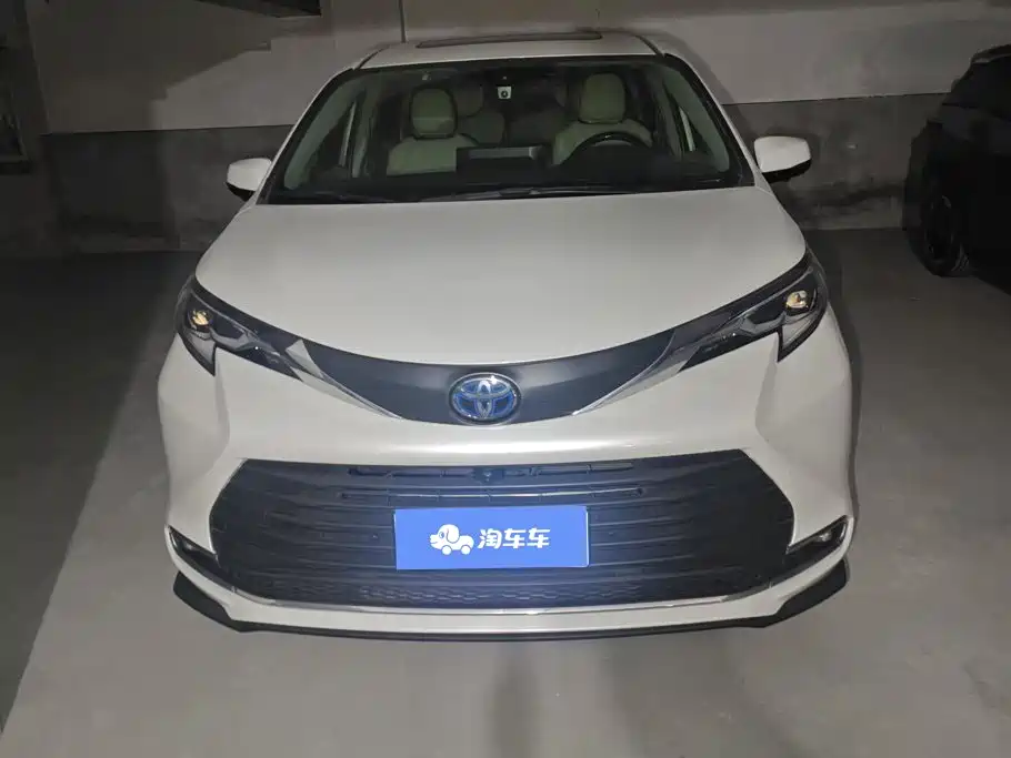 Toyota Sienna — миниатюра 2