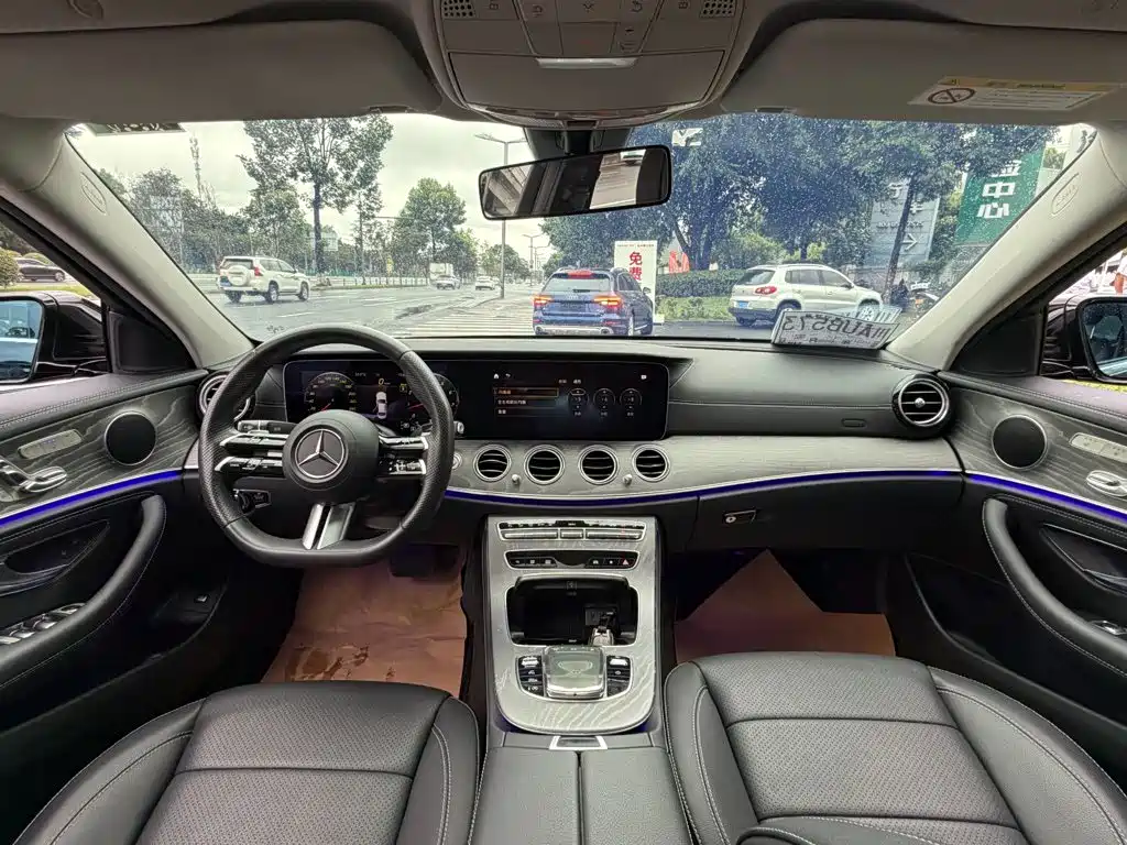 Mercedes-Benz E-Class — миниатюра 13