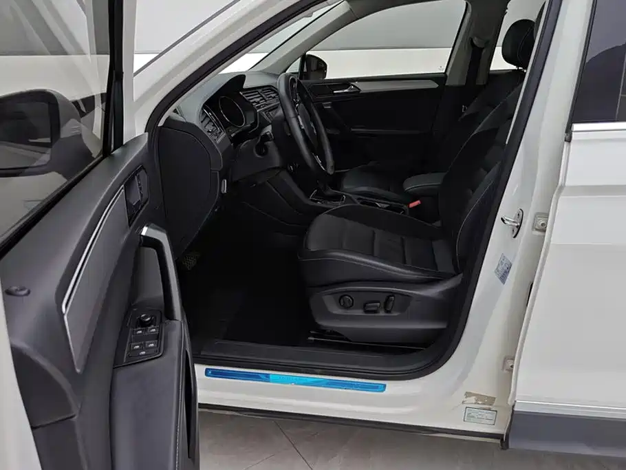 Volkswagen Tiguan L — миниатюра 9