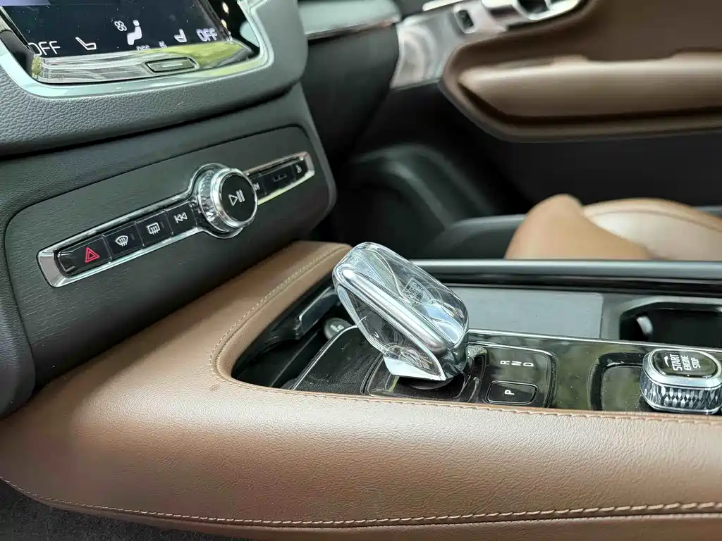 Volvo XC90 2022 E T8 Luxury 7 мест