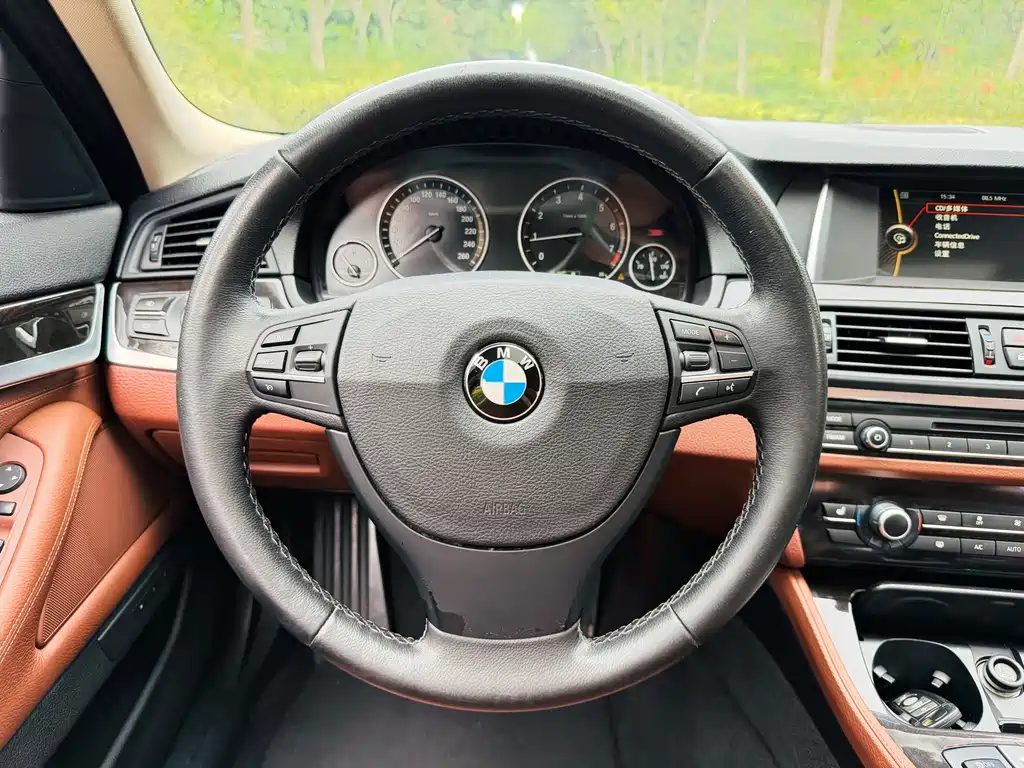 BMW 5 Series — миниатюра 9
