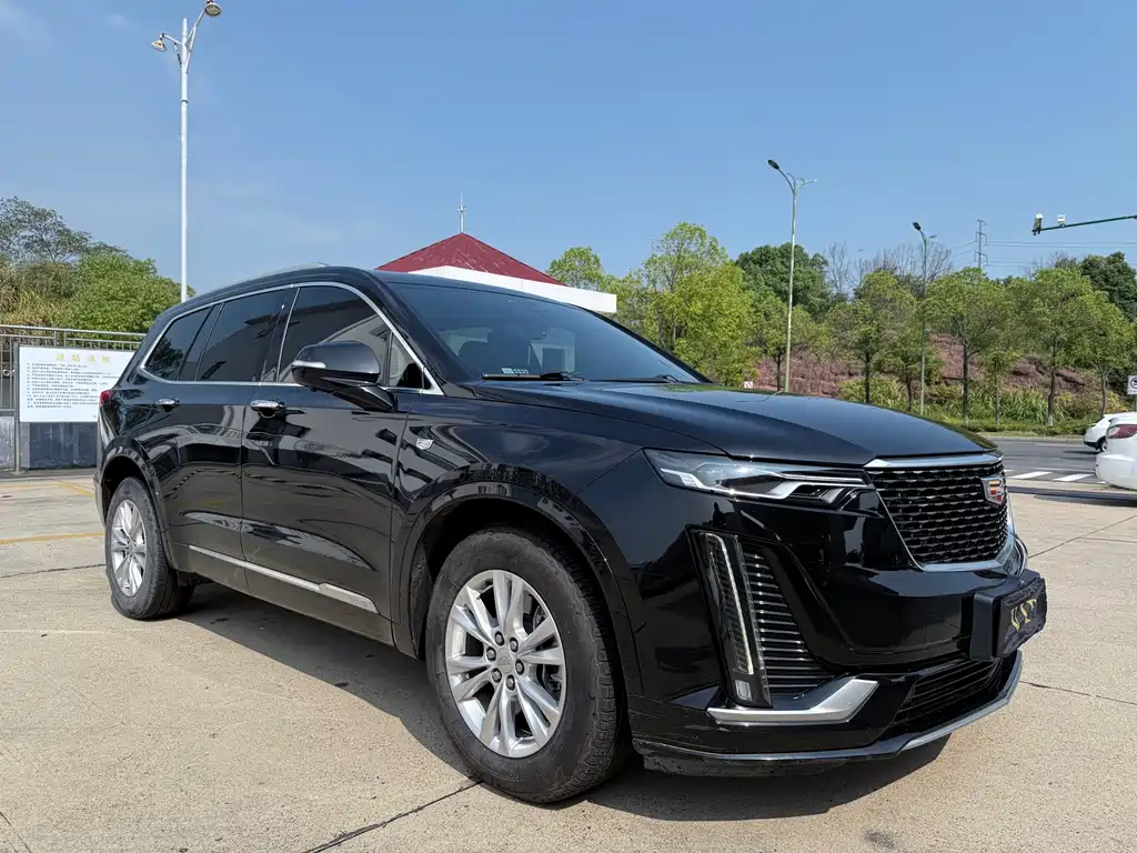 CADILLAC  XT6