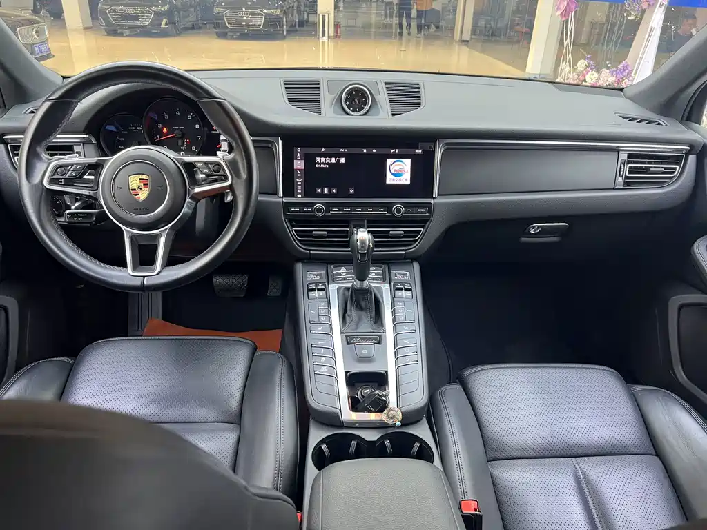 Porsche Macan — миниатюра 9