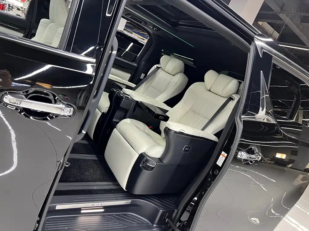 Lexus LM — миниатюра 11