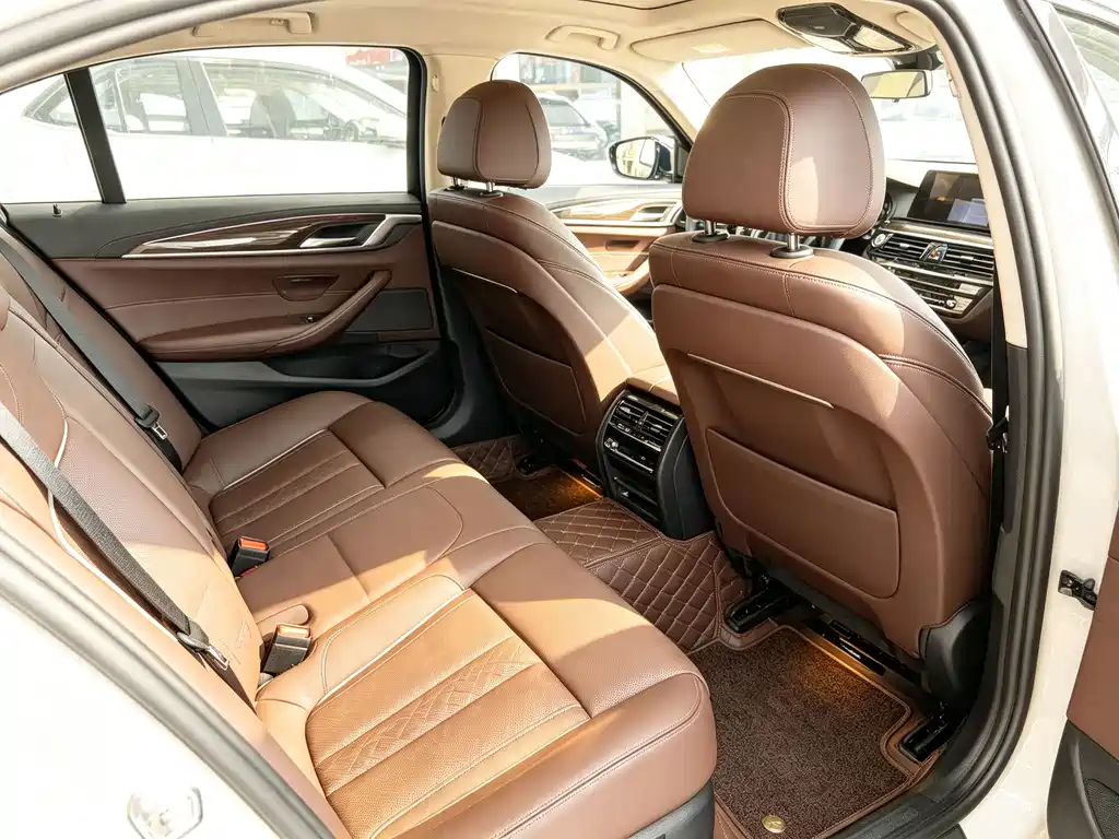 BMW 5 Series — миниатюра 9