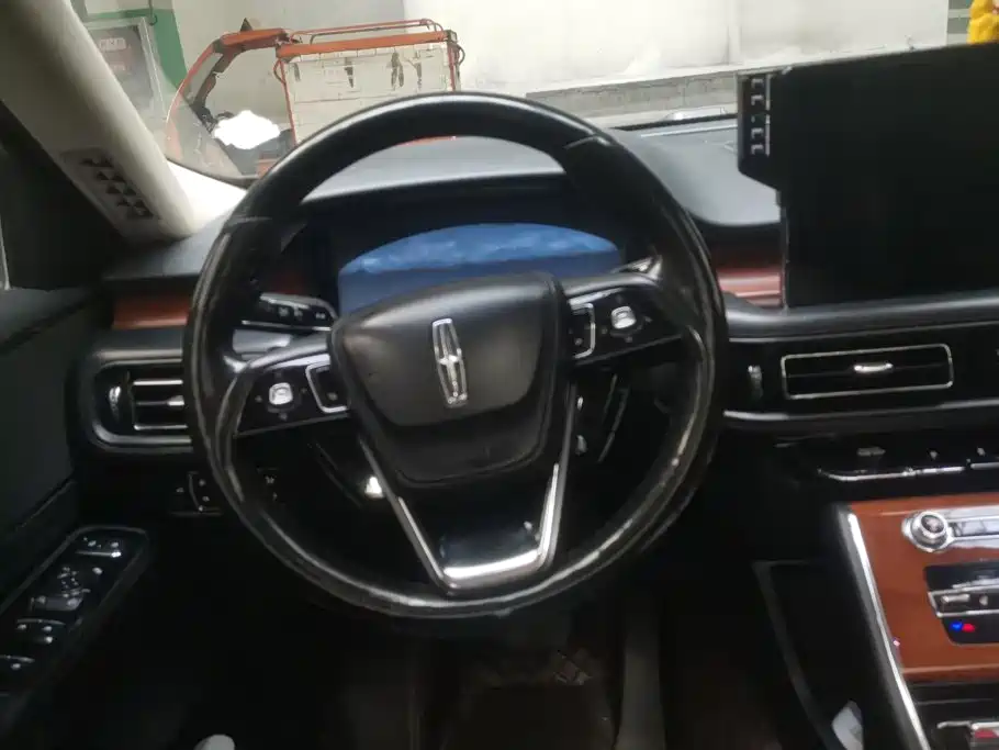 Lincoln Aviator — миниатюра 15