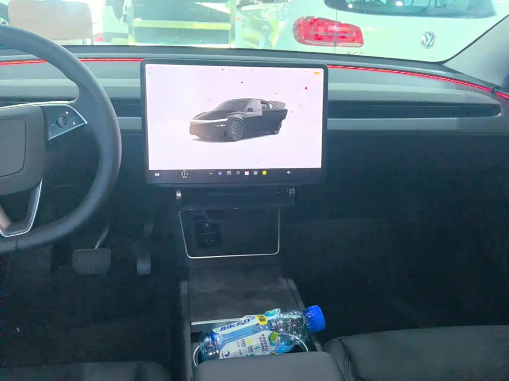 Tesla Model Y — миниатюра 13