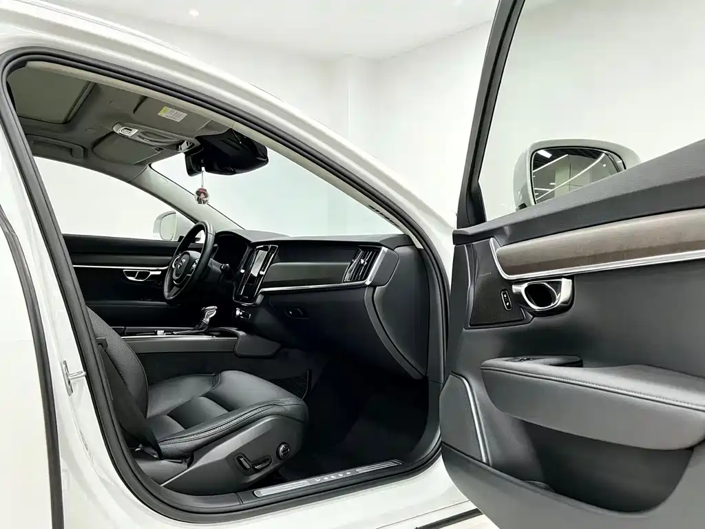 Volvo V90 — миниатюра 10