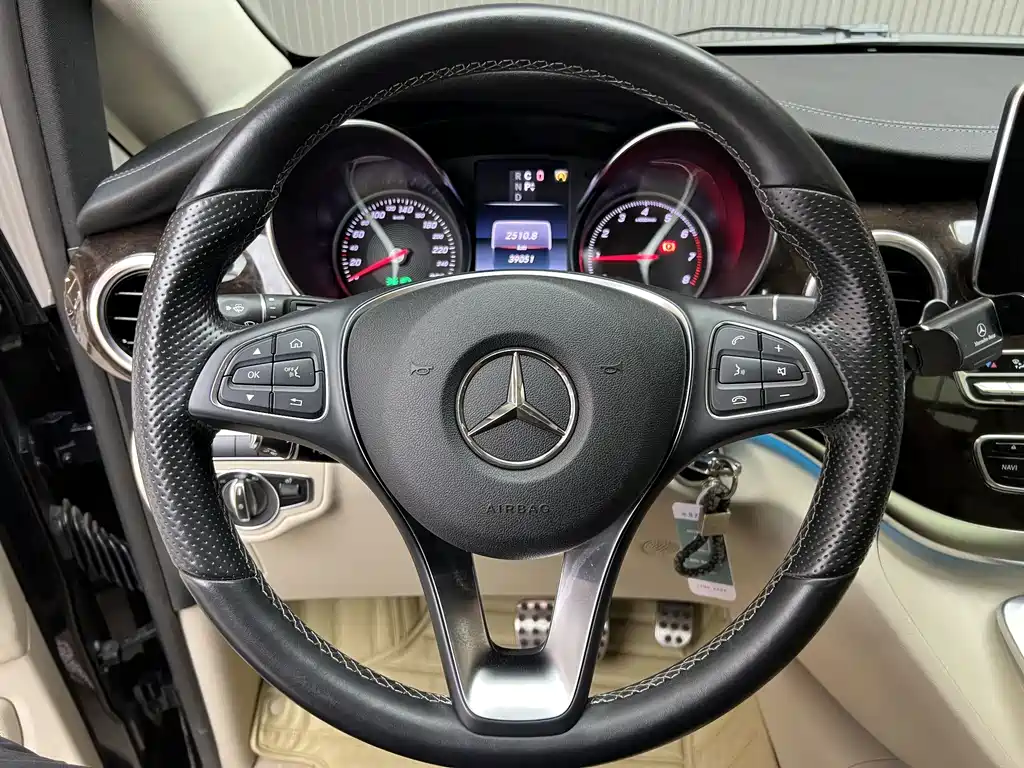 Mercedes-Benz V-Class — миниатюра 10