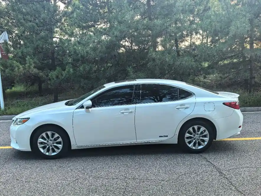 Lexus ES — миниатюра 8