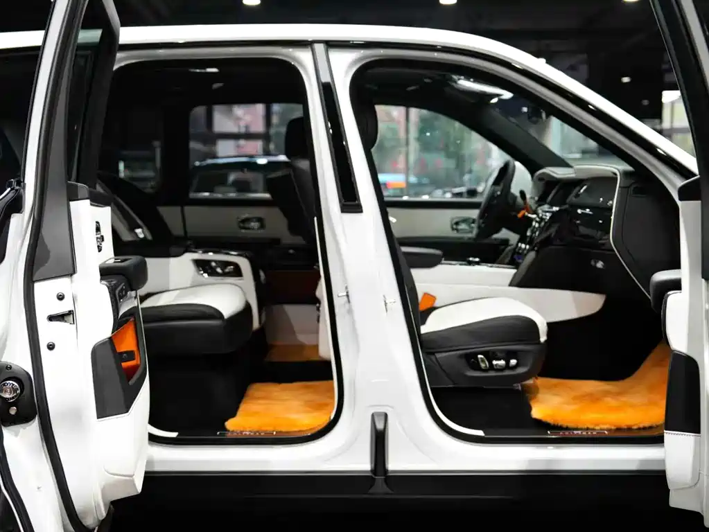 Rolls-Royce Cullinan — миниатюра 53