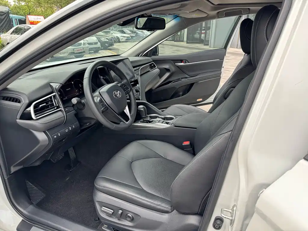Toyota Camry — миниатюра 9