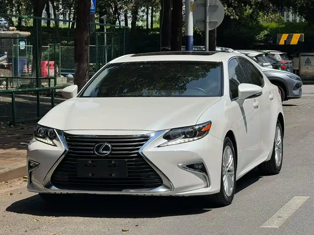 Lexus ES 2017