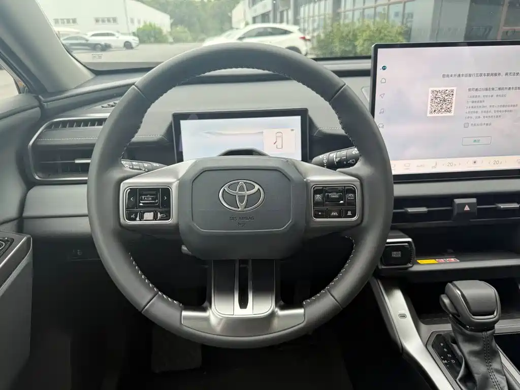 Toyota RAV4 — миниатюра 7
