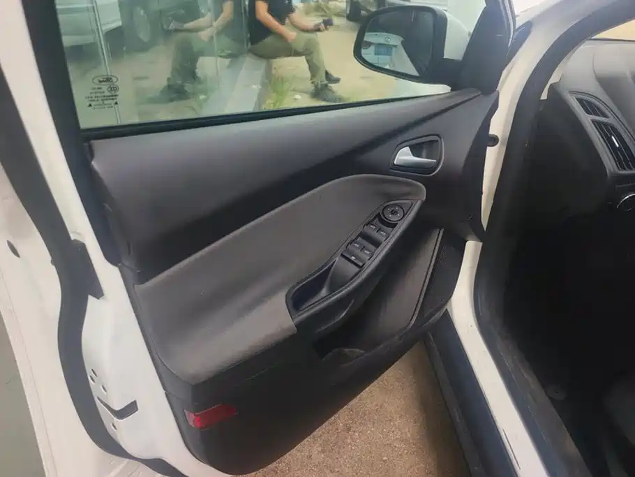 Ford Focus — миниатюра 7