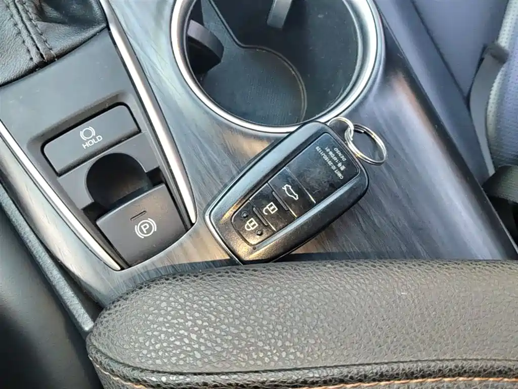Toyota Camry 2022 2.0GVP Lead