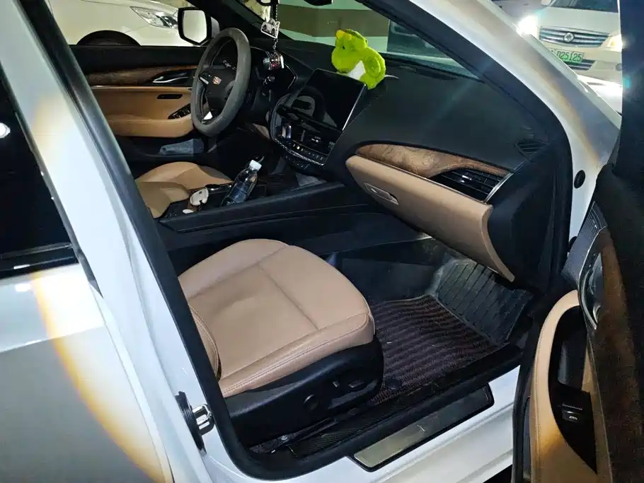 Cadillac CT5 — миниатюра 8